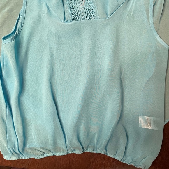 Love by Design ladies medium blouse. - Picture 6 of 13